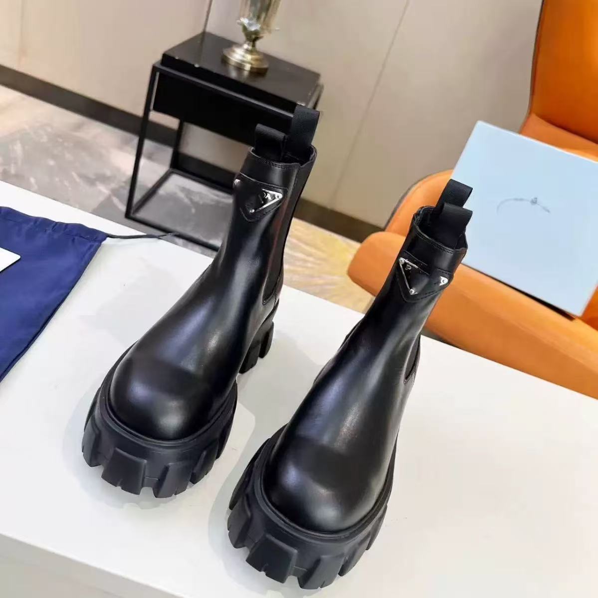 Gear-Sole Cowhide Elastic Platform Chelsea Boots