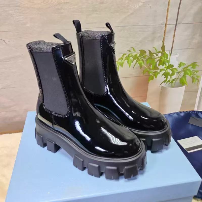 Gear-Sole Cowhide Elastic Platform Chelsea Boots