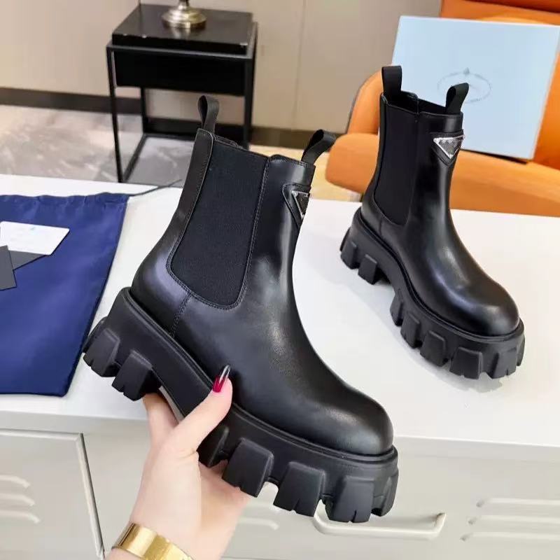 Gear-Sole Cowhide Elastic Platform Chelsea Boots